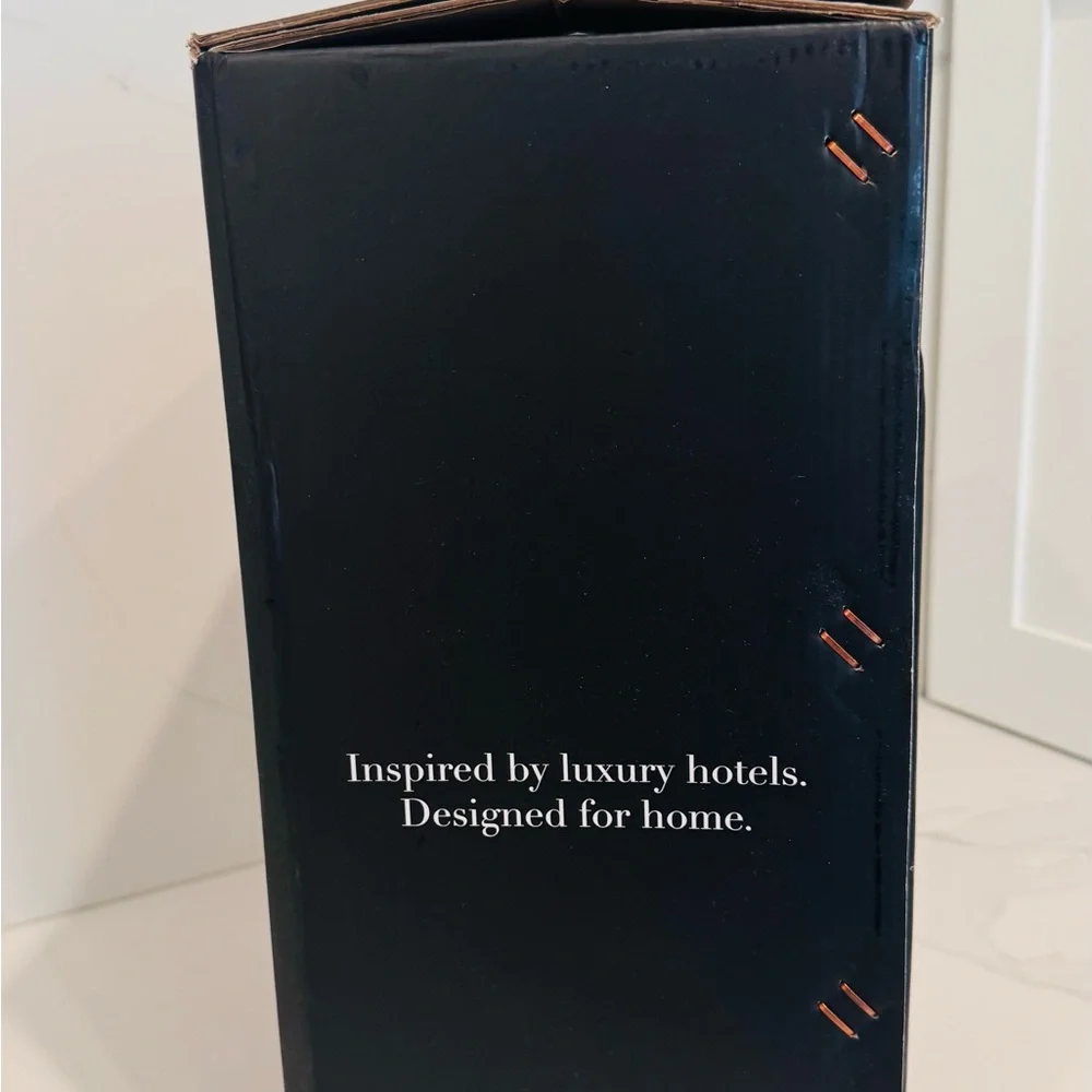 NEW Hotel Collection Villa Scent Diffuser, in box, never used!